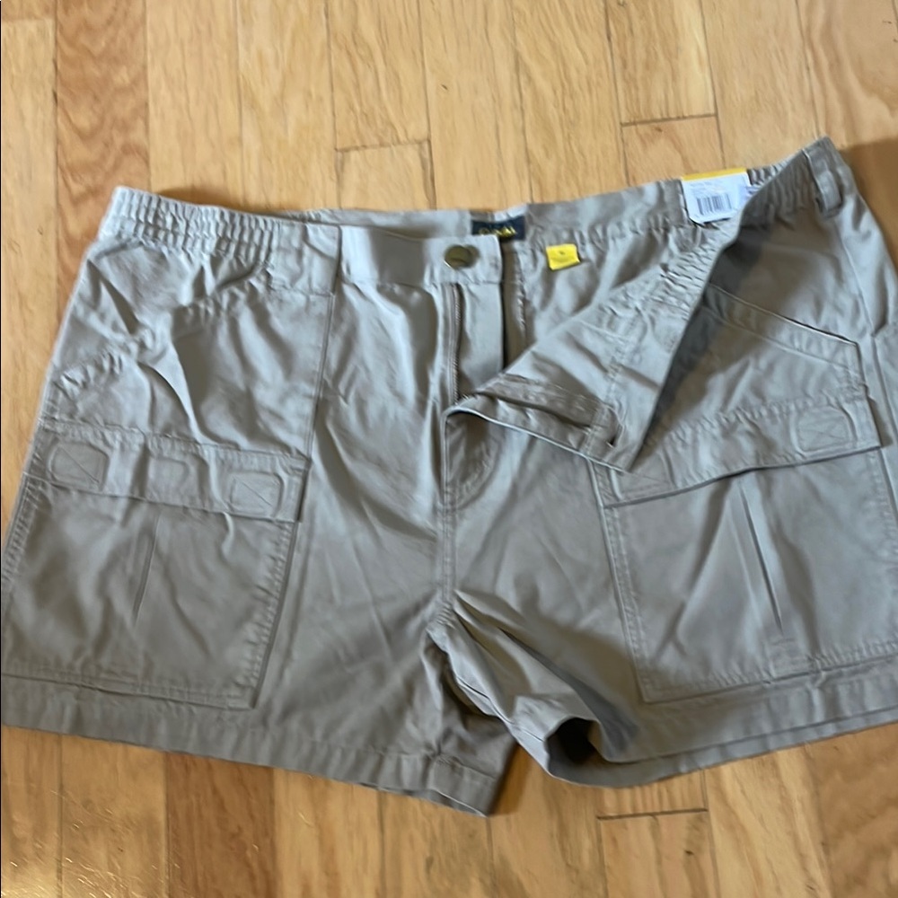 Cabela's men’s  Cargo Shorts - British Tan size 46 waist new with tag